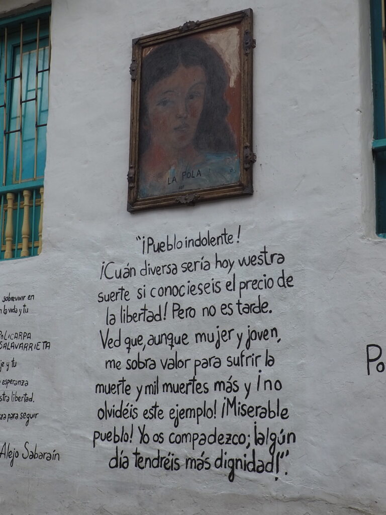 La Pola, de son vrai nom Policarpa Salavarrieta, est une hérione de la révolution Colommbienne.